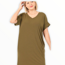 Load image into Gallery viewer, Tshirt Dress plus size
